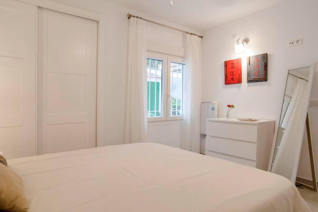 Sun&Life Boga Boga Apartment Фуeнхирола Екстериор снимка