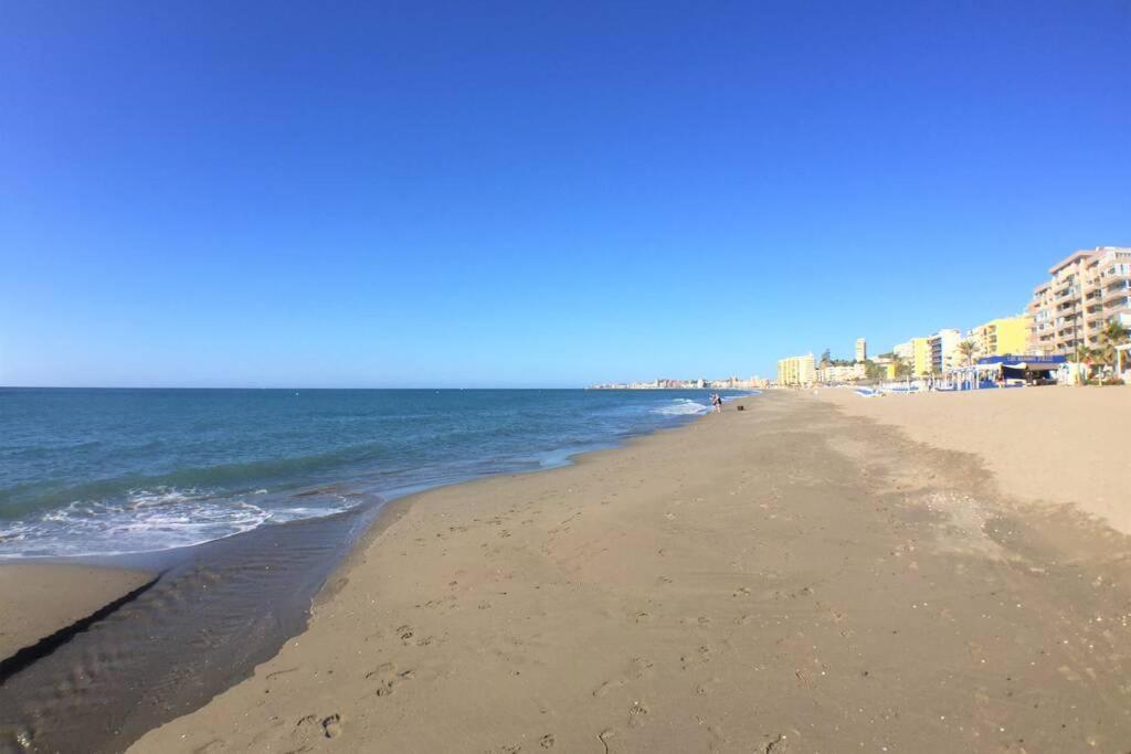 Sun&Life Boga Boga Apartment Фуeнхирола Екстериор снимка