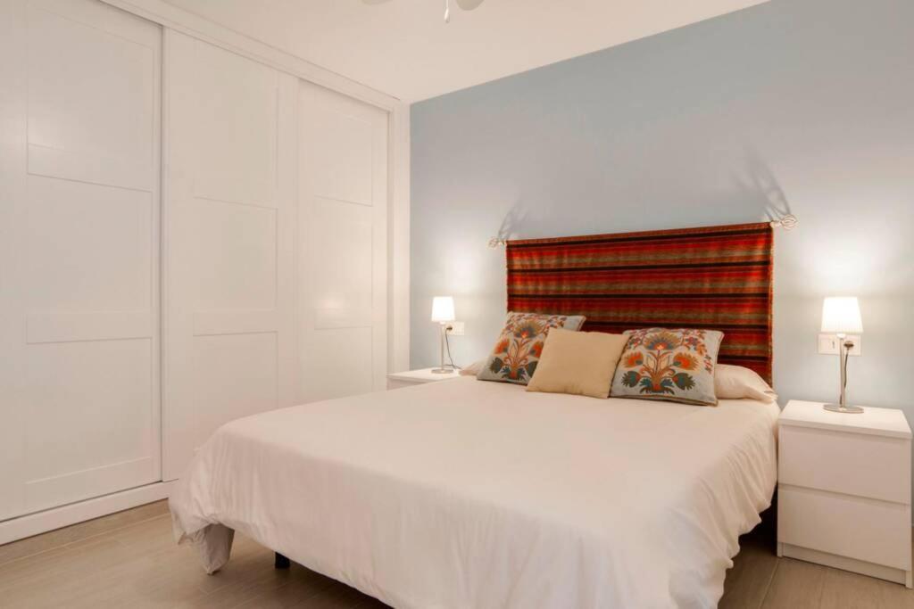 Sun&Life Boga Boga Apartment Фуeнхирола Екстериор снимка