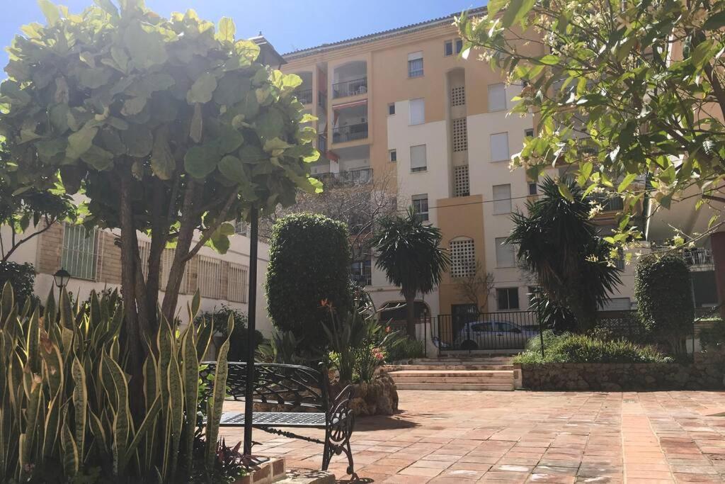 Sun&Life Boga Boga Apartment Фуeнхирола Екстериор снимка